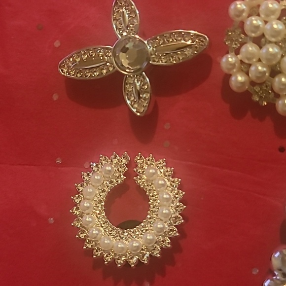 Jibbitz silver & pearls shoe charms 9 qty - Picture 6 of 6